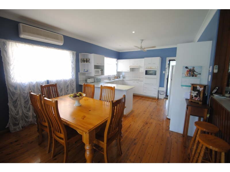 11 Eighth Avenue, Toukley NSW 2263