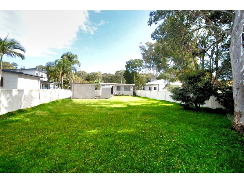 15 Howelston Road, Gorokan NSW 2263