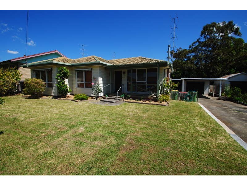 16 Hay Street, Gorokan NSW 2263