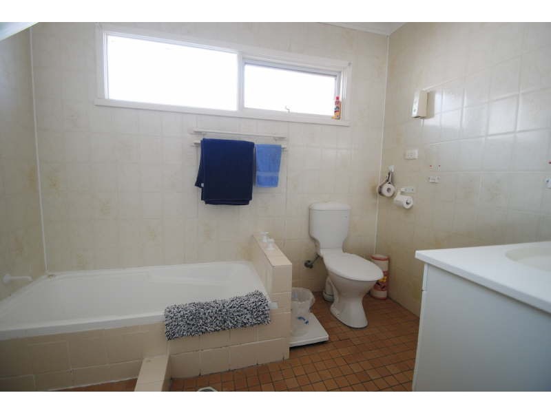 16 Hay Street, Gorokan NSW 2263