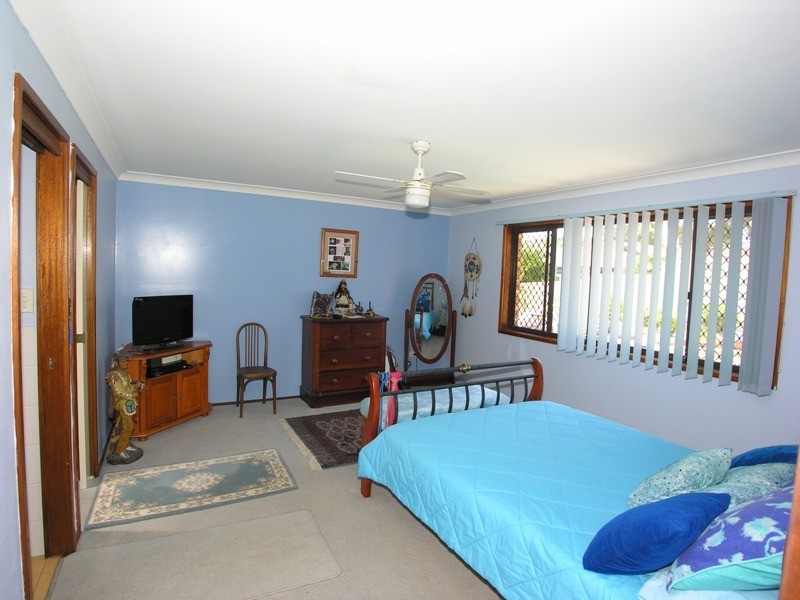 149 Cresthaven Avenue, Bateau Bay NSW 2261