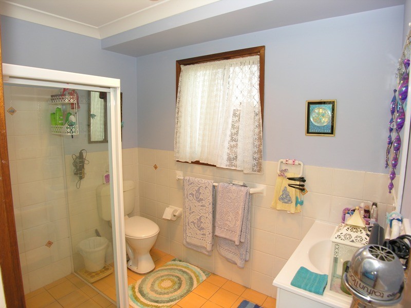 149 Cresthaven Avenue, Bateau Bay NSW 2261