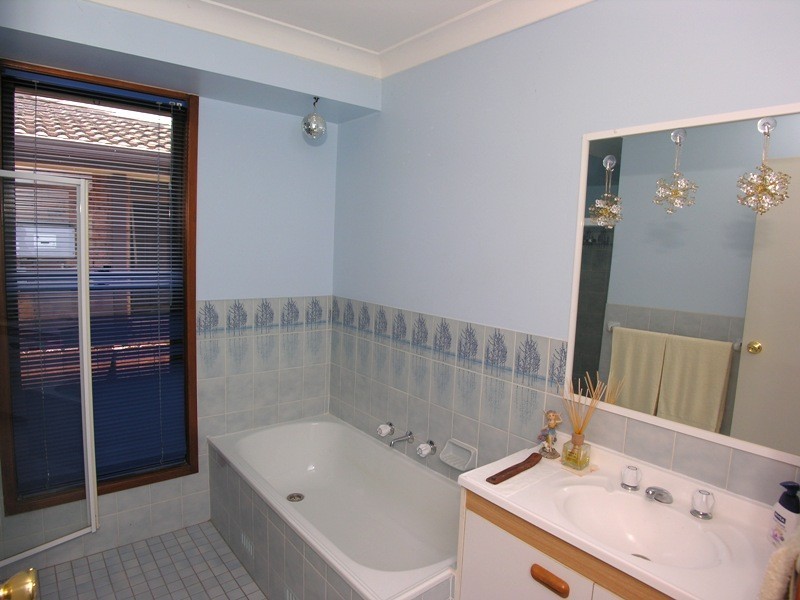 149 Cresthaven Avenue, Bateau Bay NSW 2261