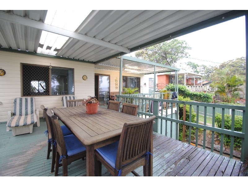 145 Scenic Dr, Budgewoi NSW 2262
