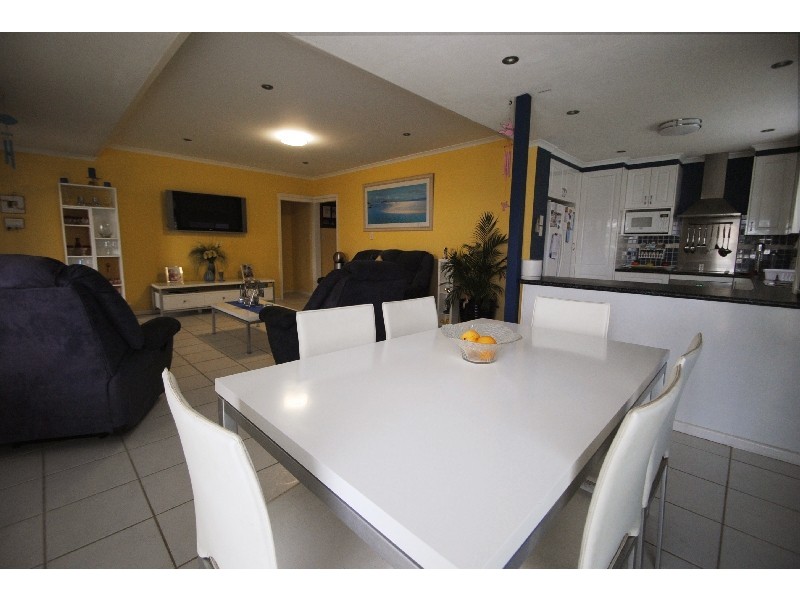 145 Scenic Dr, Budgewoi NSW 2262