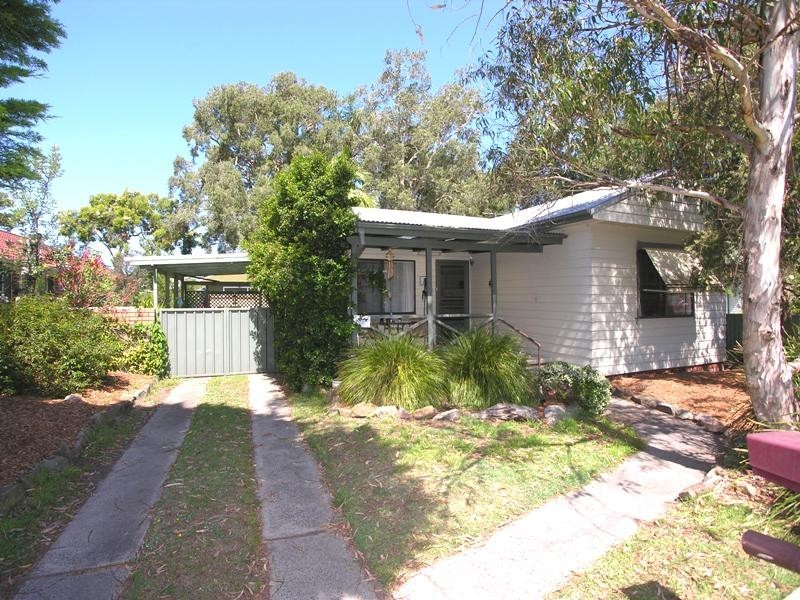 12 Flinders Avenue, Killarney Vale NSW 2261