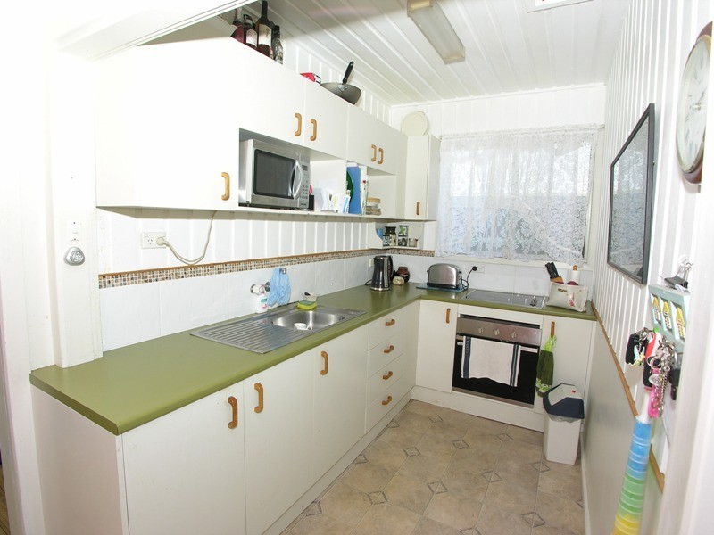 12 Flinders Avenue, Killarney Vale NSW 2261