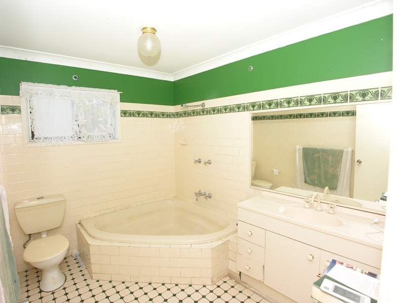 2 Gregory Street, Berkeley Vale NSW 2261