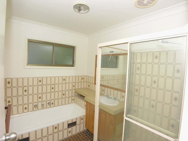 37 Shannon Parade, Berkeley Vale NSW 2261