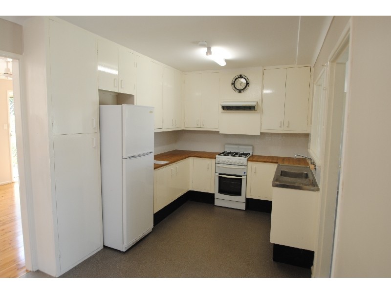 19 Tumbi Creek Rd, Berkeley Vale NSW 2261
