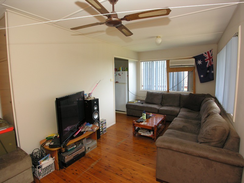 27 Brooke Avenue, Killarney Vale NSW 2261