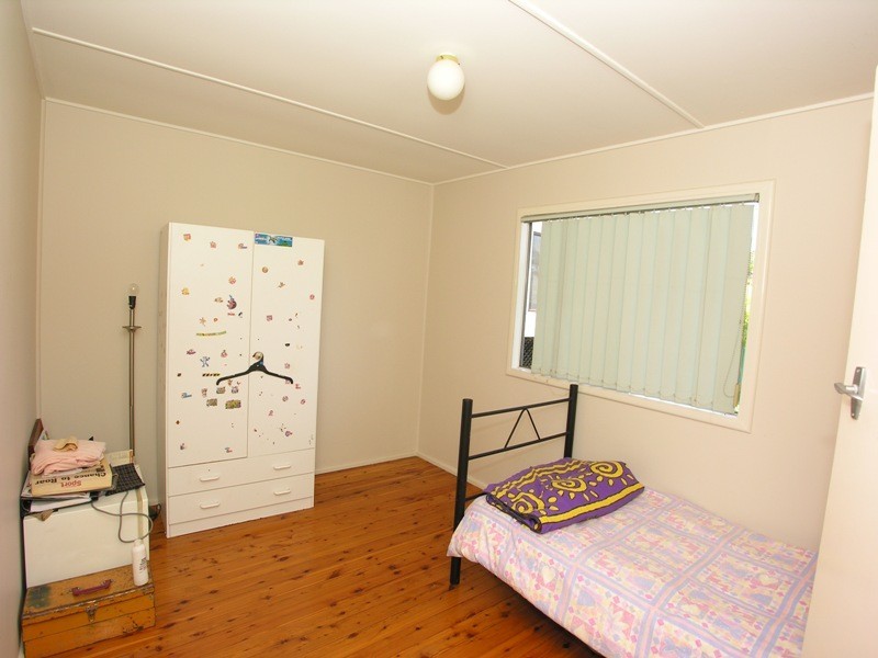 27 Brooke Avenue, Killarney Vale NSW 2261