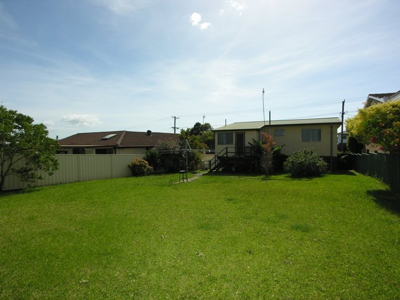 27 Brooke Avenue, Killarney Vale NSW 2261