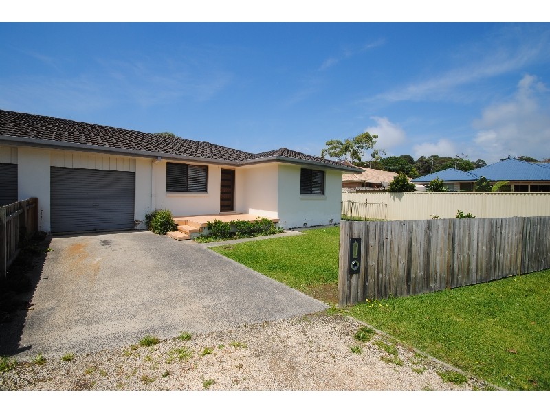 1/1 Papala Dr, Bateau Bay NSW 2261