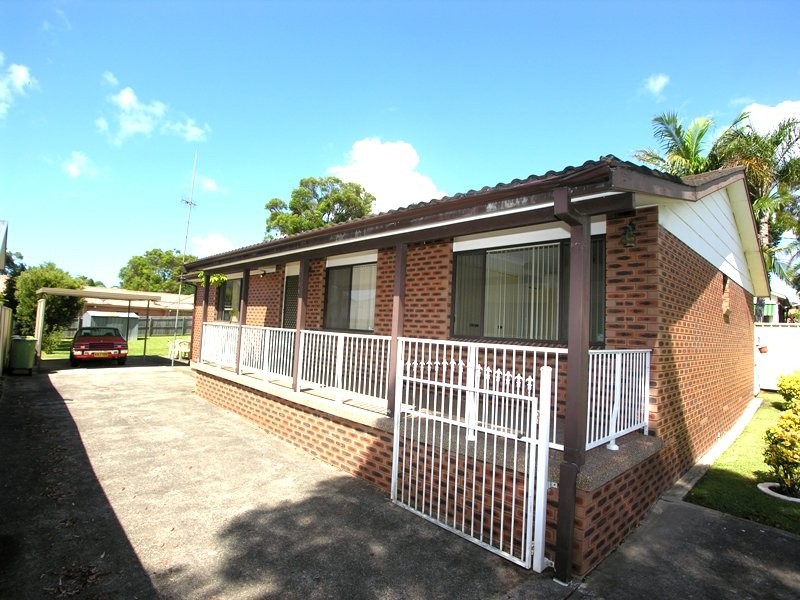 8 East Street, Killarney Vale NSW 2261