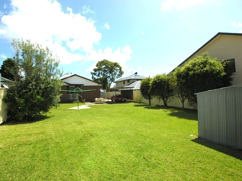 8 East Street, Killarney Vale NSW 2261