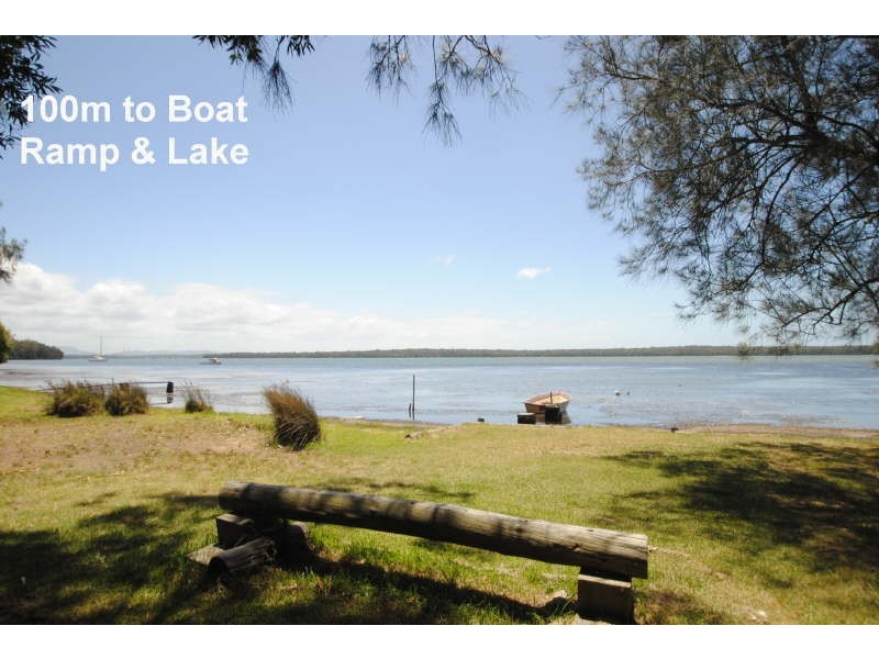 14 Lakeshore Avenue, Kingfisher Shores NSW 2259