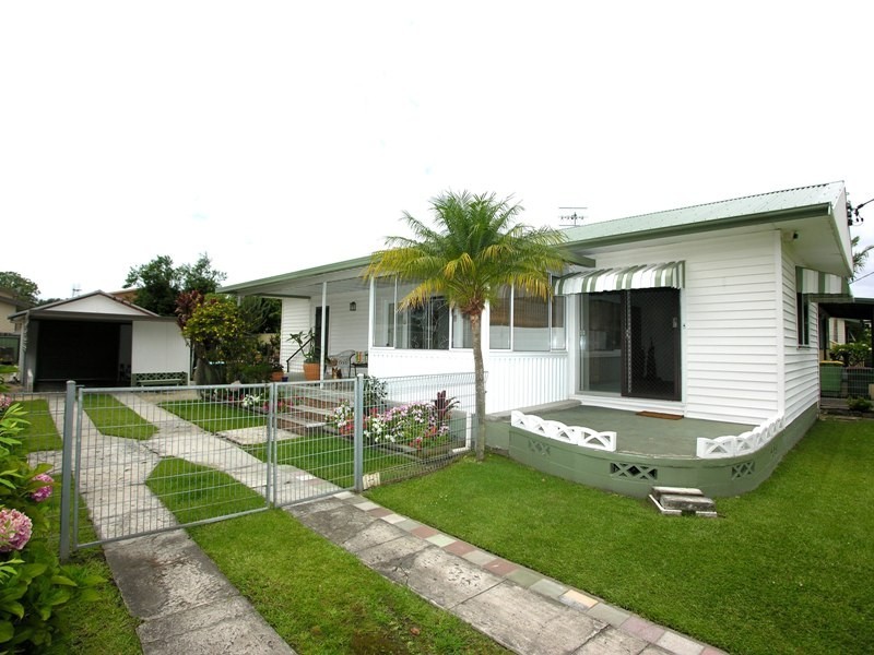 10 Armstrong Avenue, Killarney Vale NSW 2261