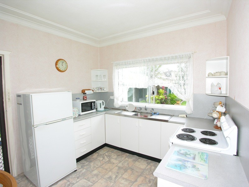 10 Armstrong Avenue, Killarney Vale NSW 2261