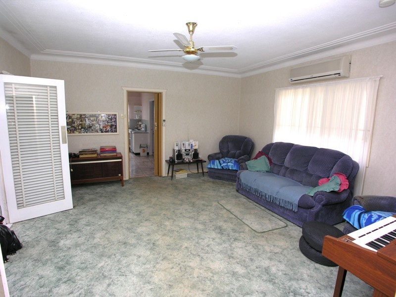 10 Armstrong Avenue, Killarney Vale NSW 2261