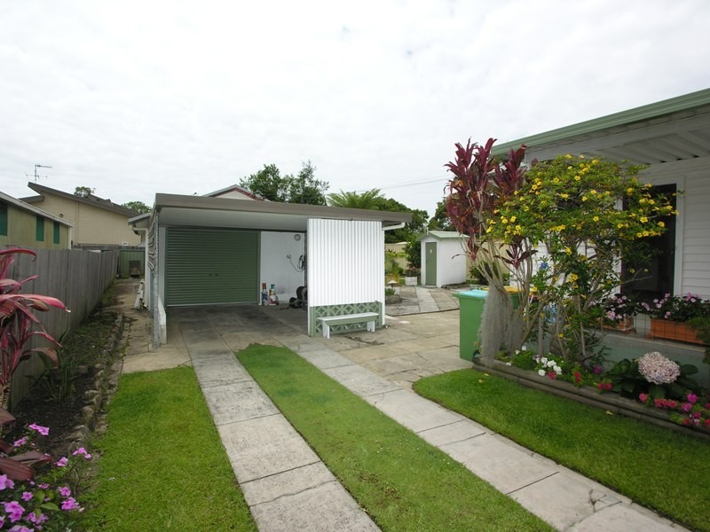 10 Armstrong Avenue, Killarney Vale NSW 2261