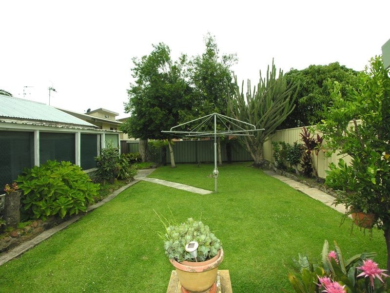 10 Armstrong Avenue, Killarney Vale NSW 2261