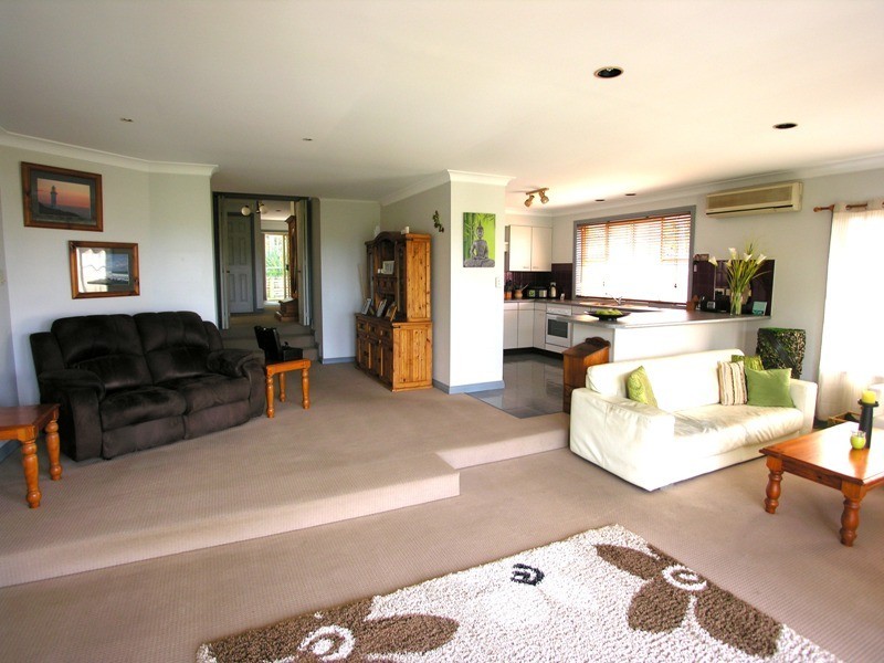 10 Valley View Street, Bateau Bay NSW 2261