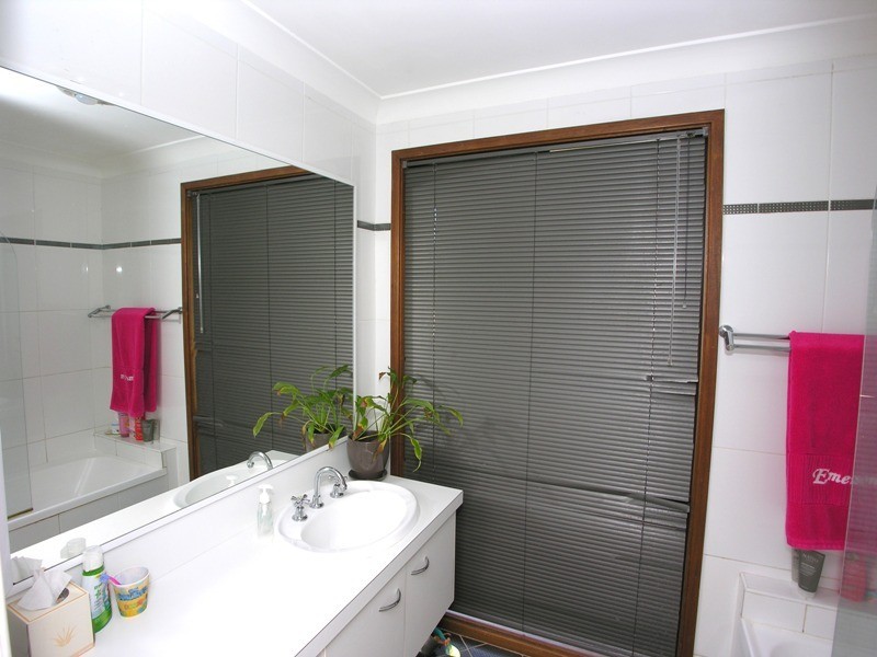 30 Cynthia Street, Bateau Bay NSW 2261