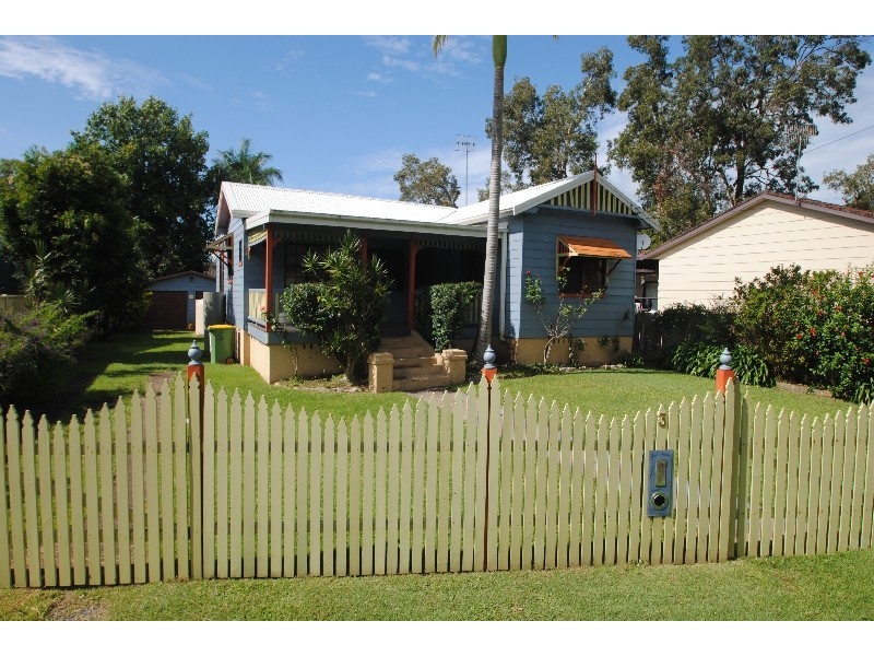 3 Warner Avenue, Tuggerawong NSW 2259