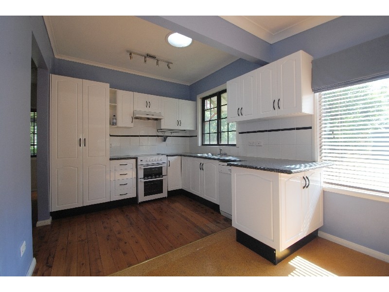 3 Warner Avenue, Tuggerawong NSW 2259