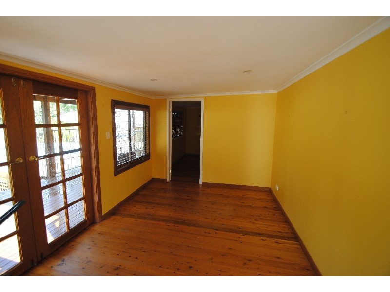 3 Warner Avenue, Tuggerawong NSW 2259