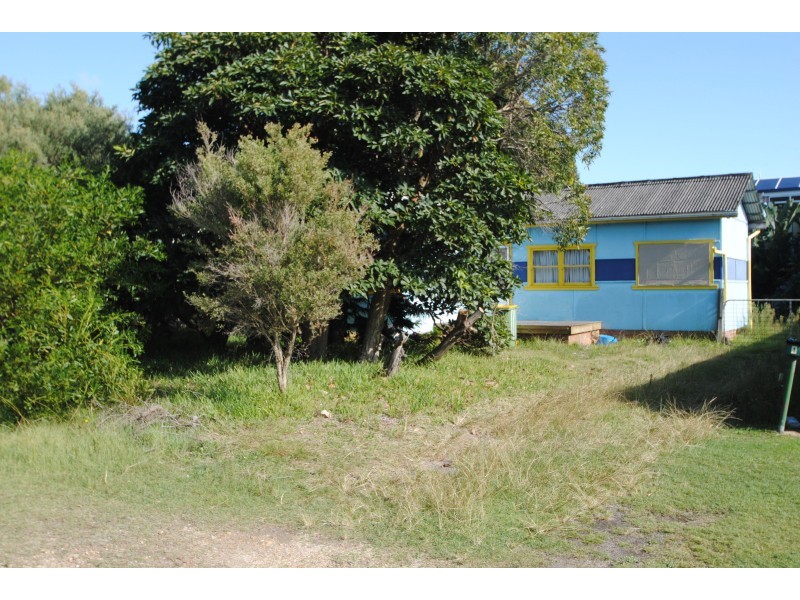 1 Maitland Street, Norah Head NSW 2263