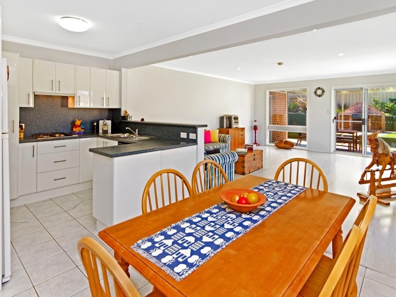 16 Lancaster Parade, Bateau Bay NSW 2261