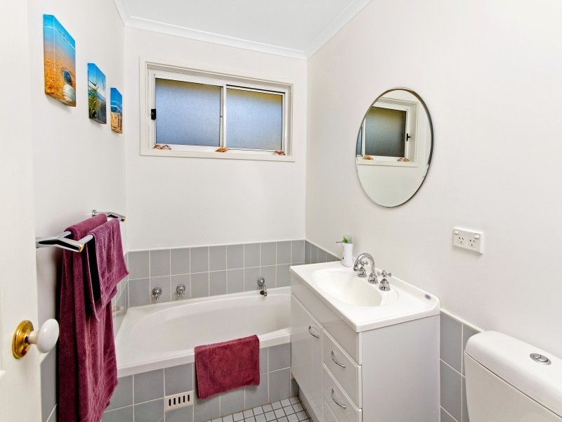 16 Lancaster Parade, Bateau Bay NSW 2261