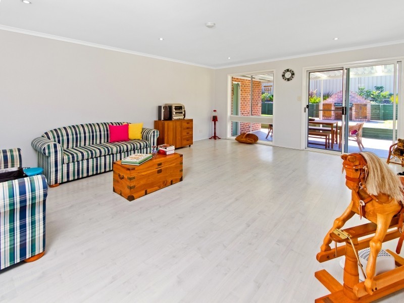 16 Lancaster Parade, Bateau Bay NSW 2261