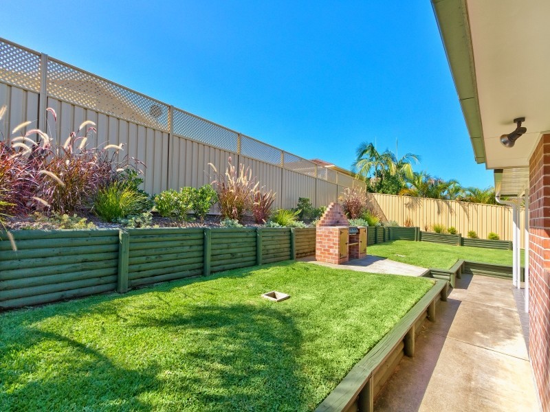 16 Lancaster Parade, Bateau Bay NSW 2261