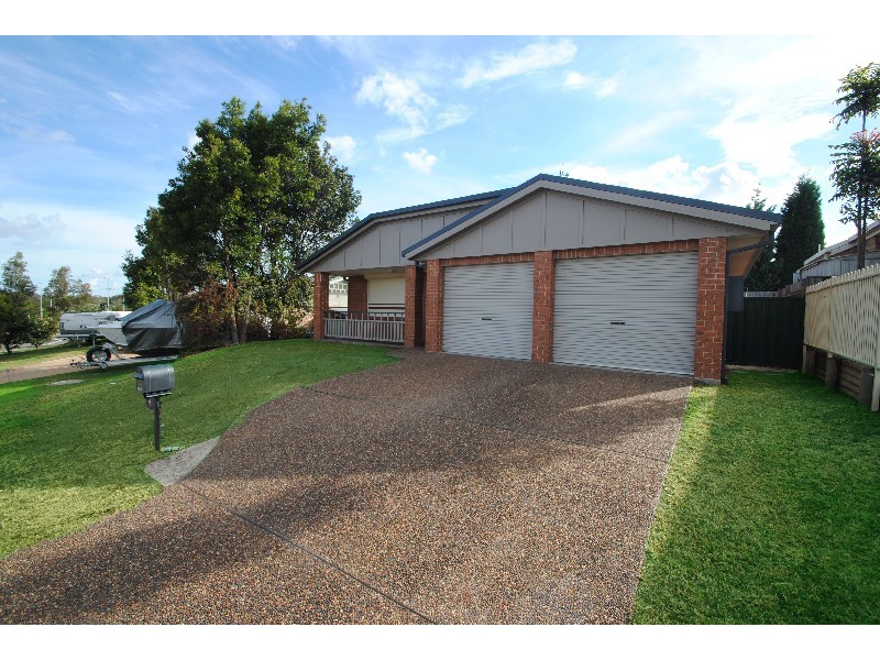 4 Timbara Cr, Blue Haven NSW 2262