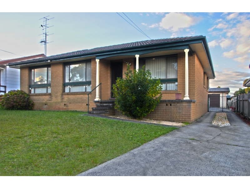 15 Essex Street, Gorokan NSW 2263