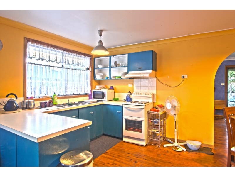 15 Essex Street, Gorokan NSW 2263