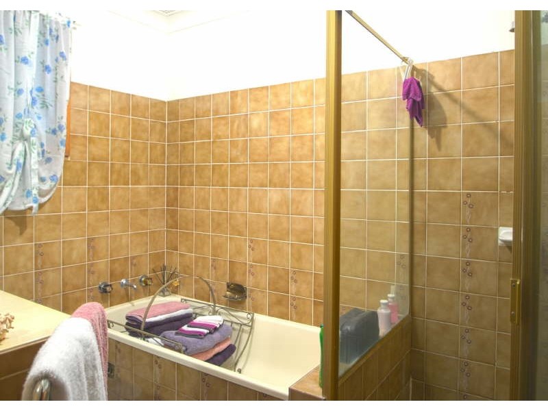 15 Essex Street, Gorokan NSW 2263