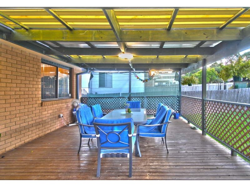 15 Essex Street, Gorokan NSW 2263