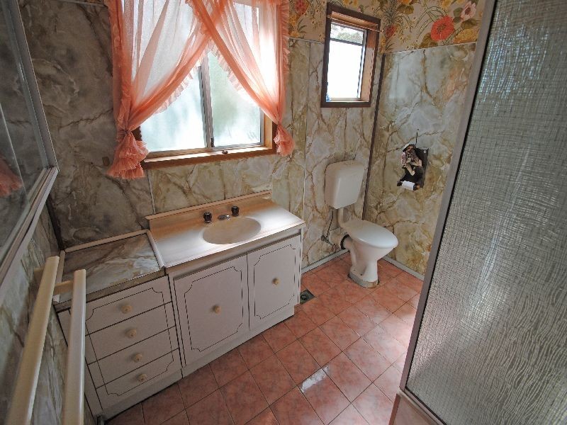 33 Inderan Avenue, Lake Haven NSW 2263