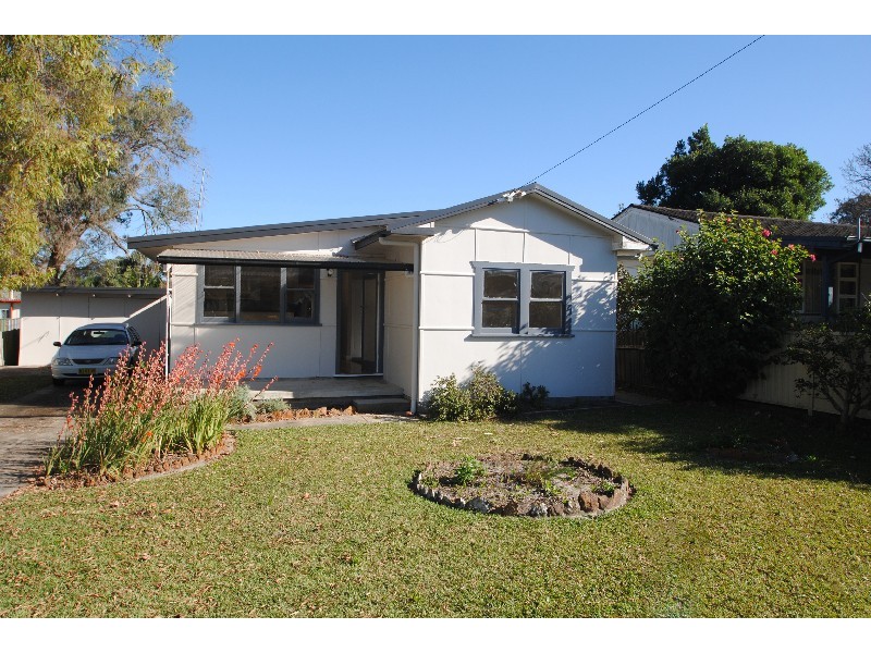 10 Victoria Ave, Toukley NSW 2263