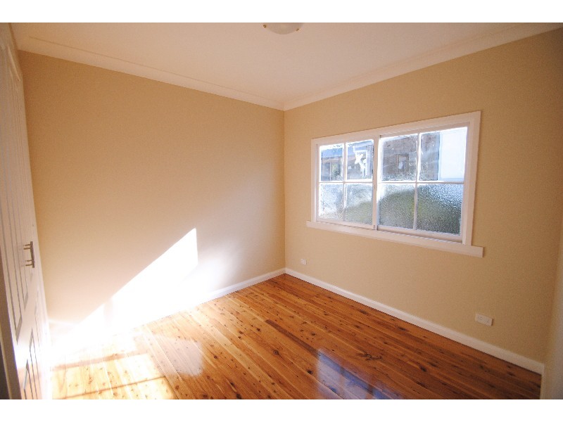 10 Victoria Ave, Toukley NSW 2263