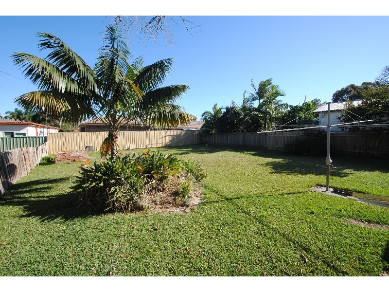 10 Victoria Ave, Toukley NSW 2263