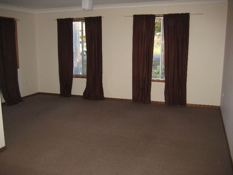 11 Una Avenue, Charmhaven NSW 2263