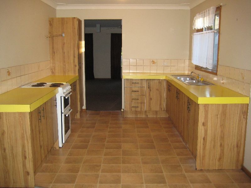 11 Una Avenue, Charmhaven NSW 2263