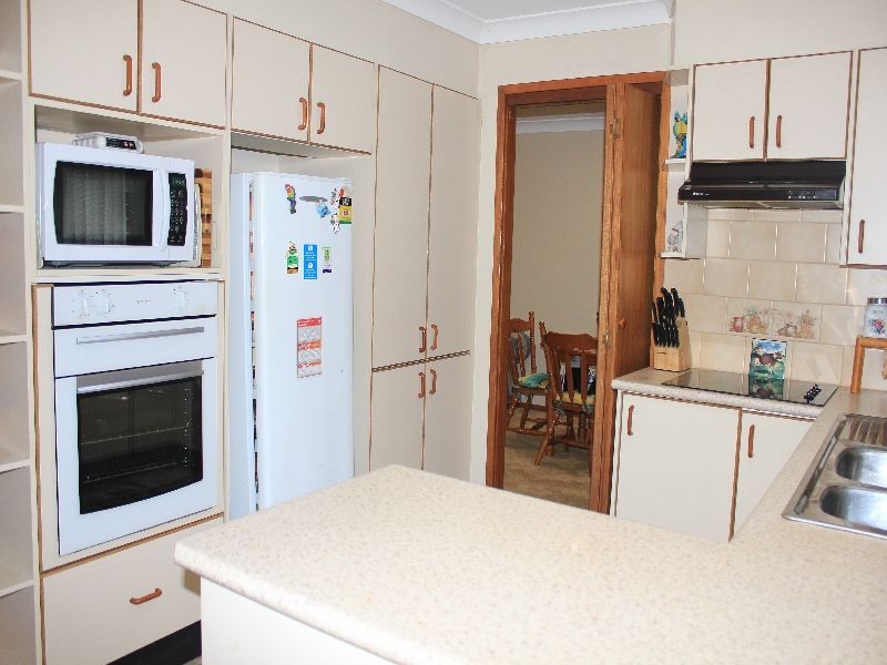 10 Promenade Avenue, Bateau Bay NSW 2261