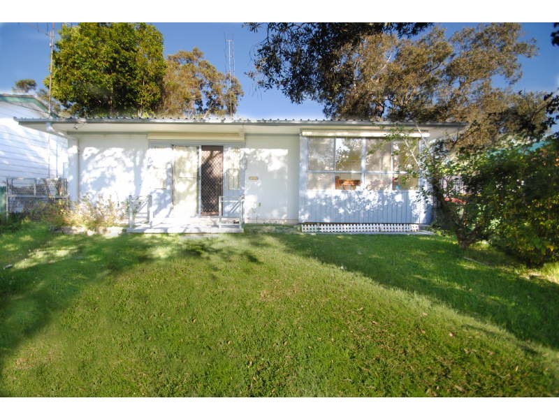 11 Kapala Avenue, Summerland Point NSW 2259