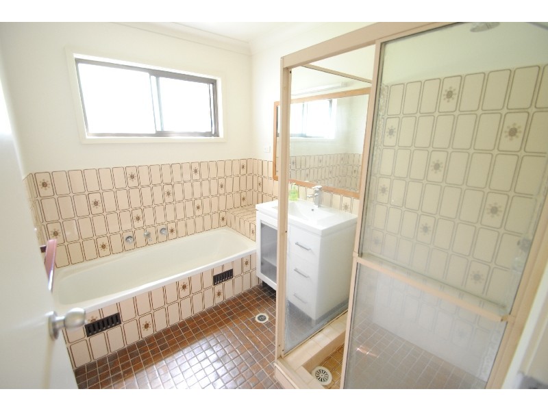 37a Shannon Parade, Berkeley Vale NSW 2261